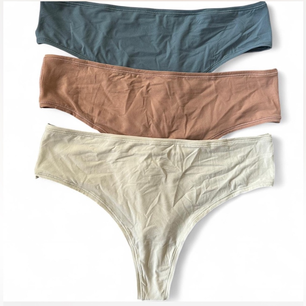 SKIMS *NEW | SZ: XL BUNDLE OF 3
FITS EVERYBODY THONG